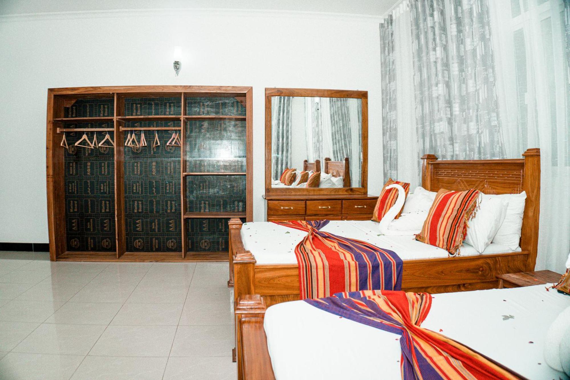 Mbweni 64 Zenj House Luxury Airport B&B المظهر الخارجي الصورة